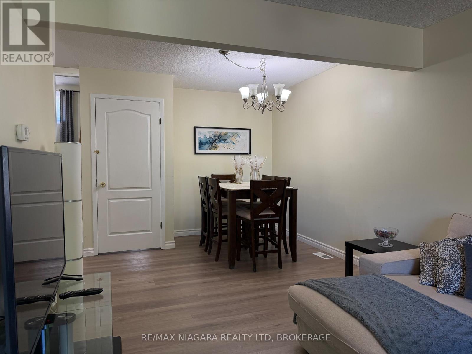 Upper - 27 Nottingham Court, Welland, Ontario  L3C 5X4 - Photo 7 - X13411432