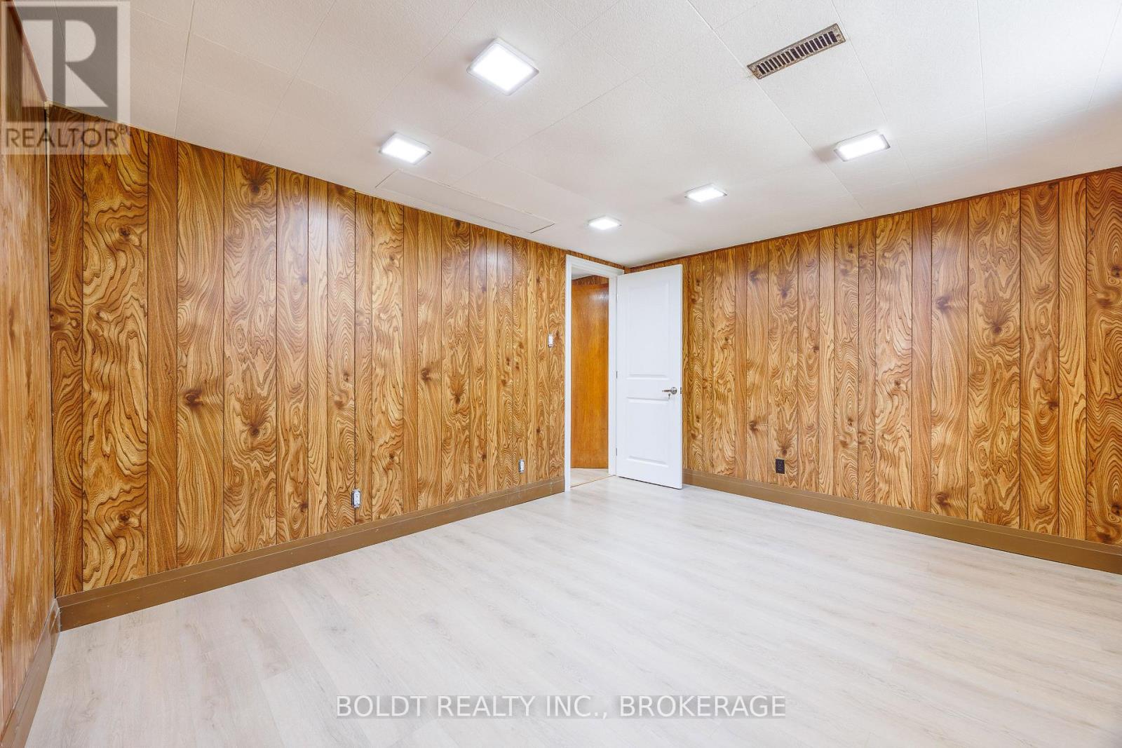 Unit#2 - 127 Louth Street, St. Catharines, Ontario  L2S 2T8 - Photo 11 - X13411814