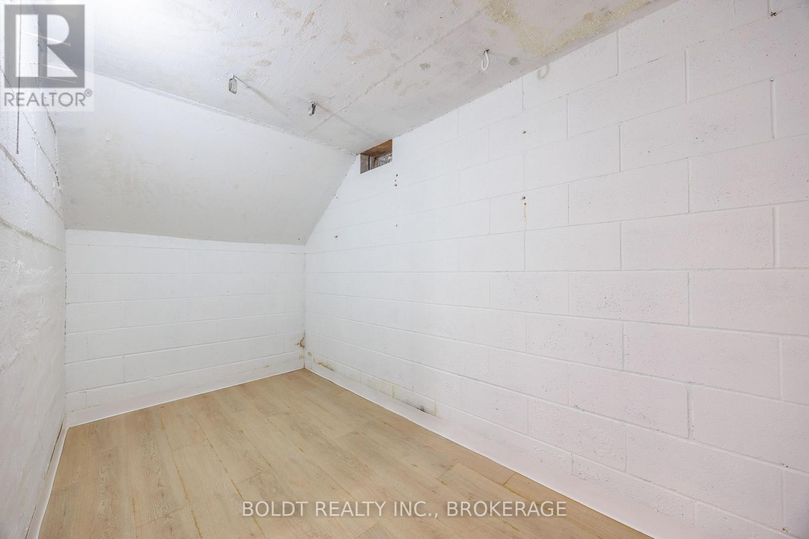 Unit#2 - 127 Louth Street, St. Catharines, Ontario  L2S 2T8 - Photo 12 - X13411814