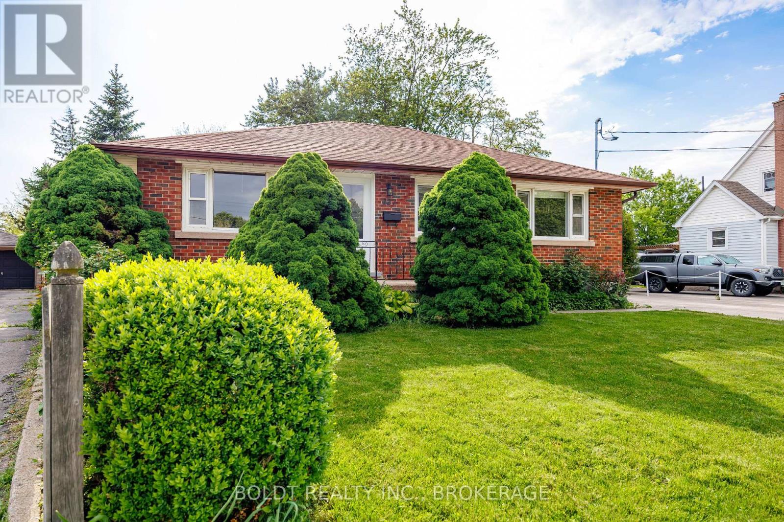 Unit#1 - 127 Louth Street, St. Catharines, Ontario  L2S 2T8 - Photo 2 - X13411816