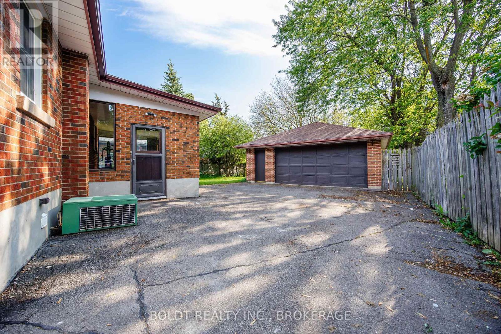 Unit#1 - 127 Louth Street, St. Catharines, Ontario  L2S 2T8 - Photo 24 - X13411816