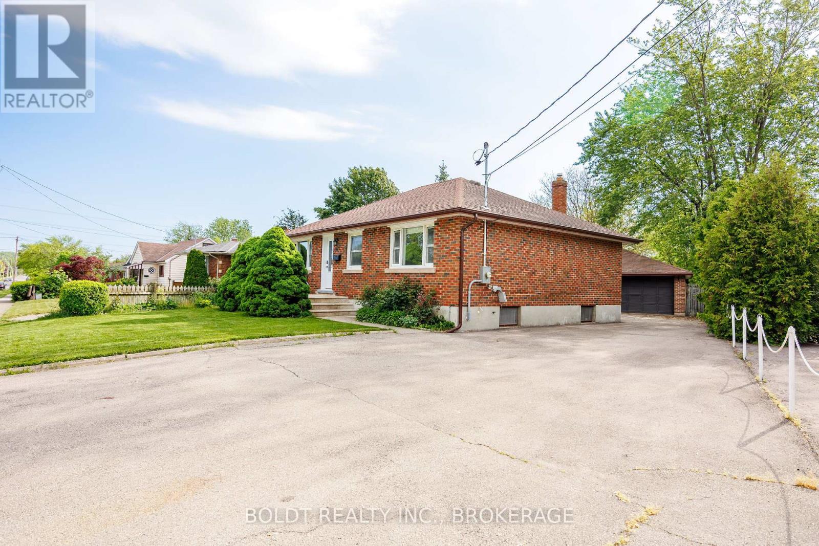 Unit#1 - 127 Louth Street, St. Catharines, Ontario  L2S 2T8 - Photo 3 - X13411816