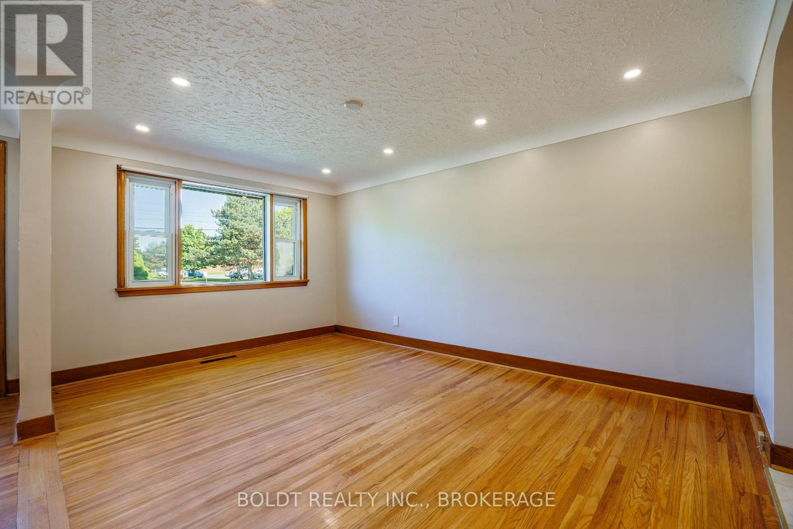 Unit#1 - 127 Louth Street, St. Catharines, Ontario  L2S 2T8 - Photo 6 - X13411816