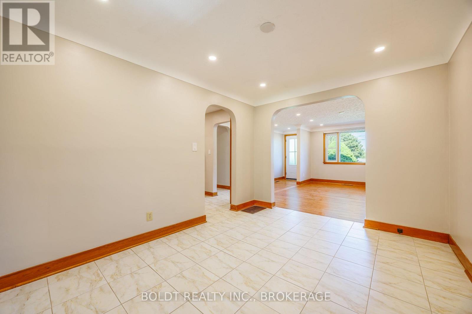 Unit#1 - 127 Louth Street, St. Catharines, Ontario  L2S 2T8 - Photo 9 - X13411816