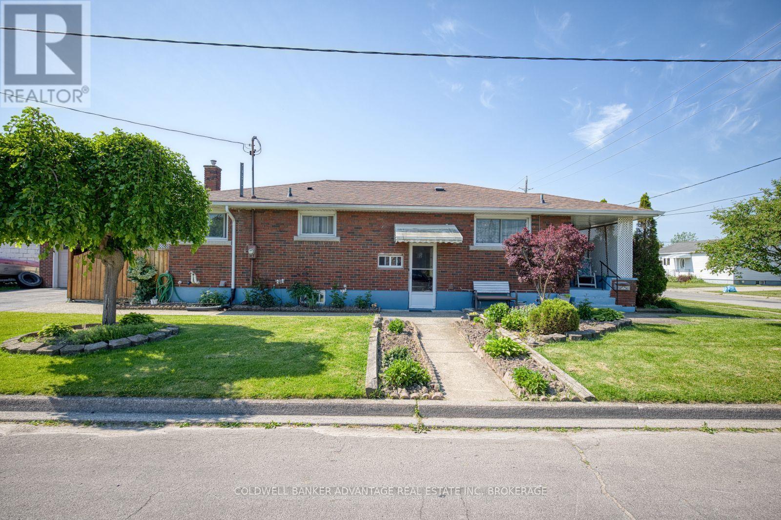 813 Harriet Street, Welland, Ontario  L3B 2J5 - Photo 2 - X13413112
