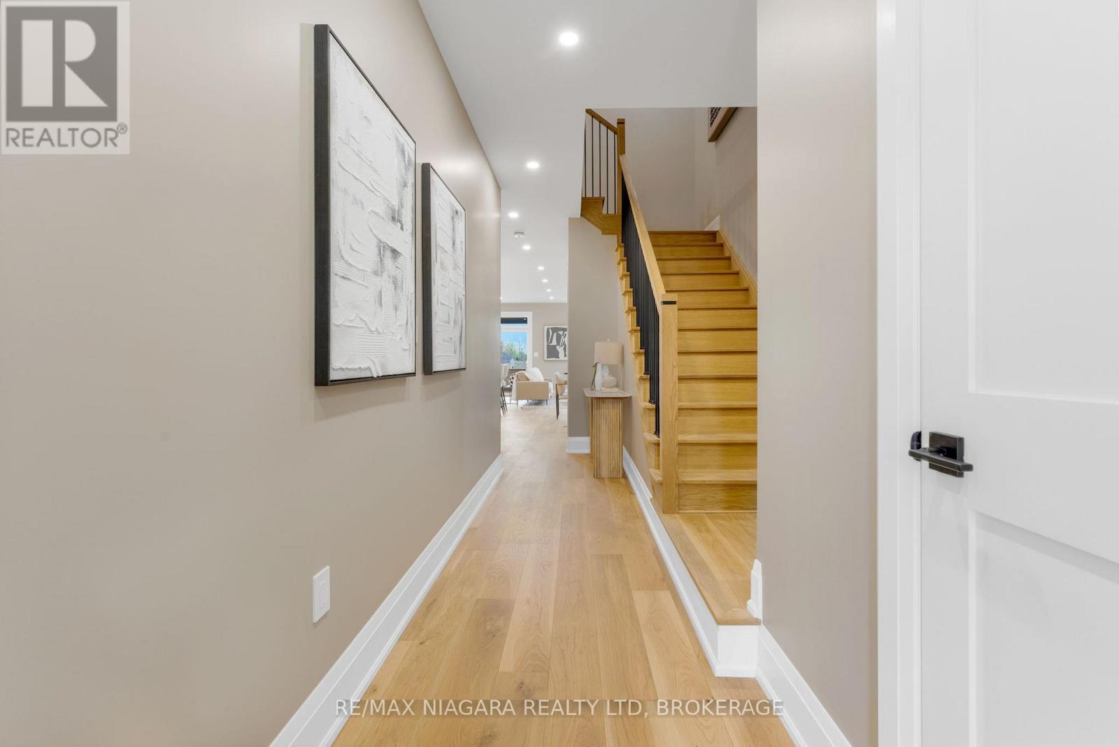 Upper - 6204 Curlin Crescent, Niagara Falls, Ontario  L2H 0B8 - Photo 2 - X13416670