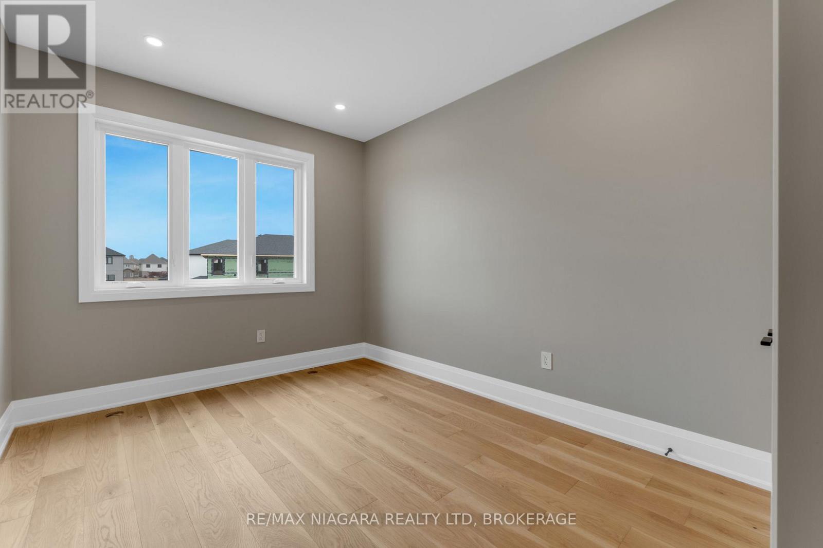 Upper - 6204 Curlin Crescent, Niagara Falls, Ontario  L2H 0B8 - Photo 24 - X13416670
