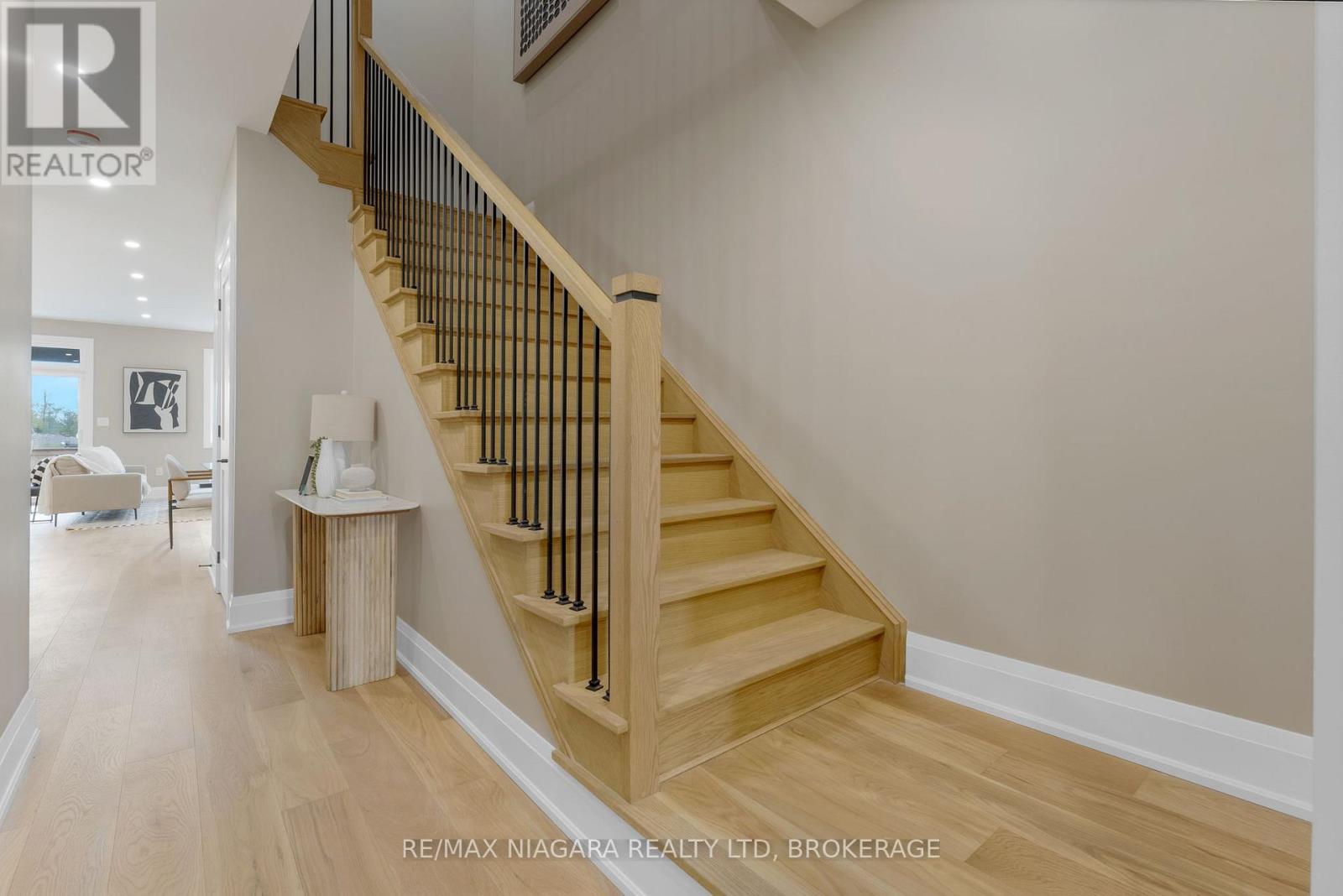 Upper - 6204 Curlin Crescent, Niagara Falls, Ontario  L2H 0B8 - Photo 3 - X13416670