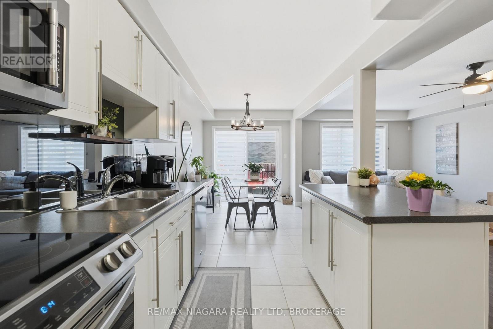 49 Cedar Street, Grimsby, Ontario  L3M 3X8 - Photo 12 - X13418582