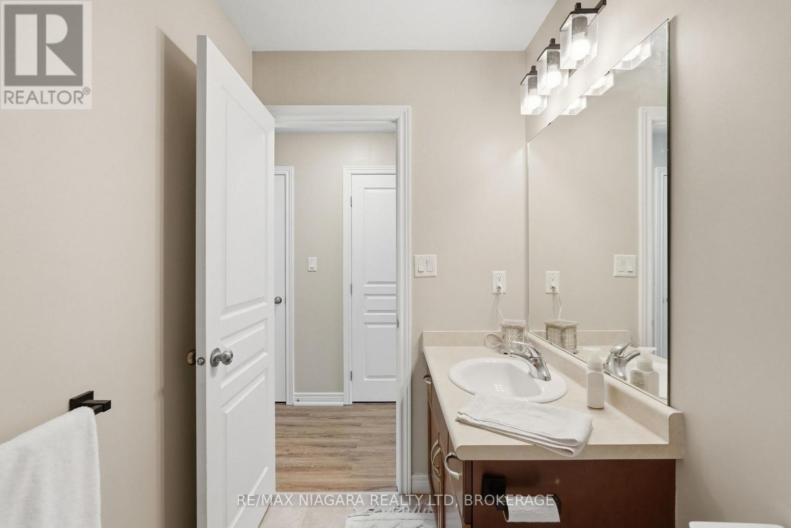 49 Cedar Street, Grimsby, Ontario  L3M 3X8 - Photo 32 - X13418582