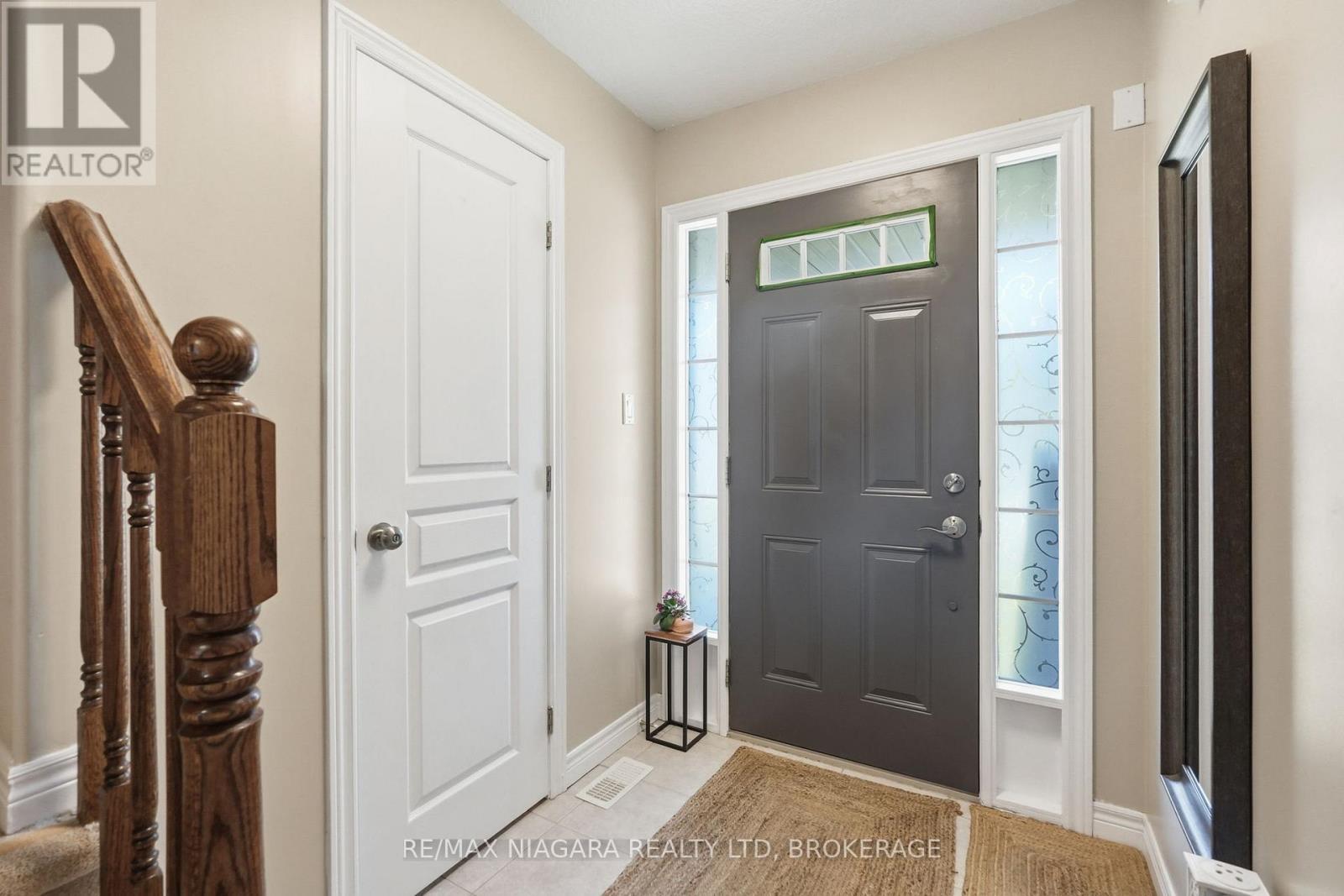 49 Cedar Street, Grimsby, Ontario  L3M 3X8 - Photo 5 - X13418582