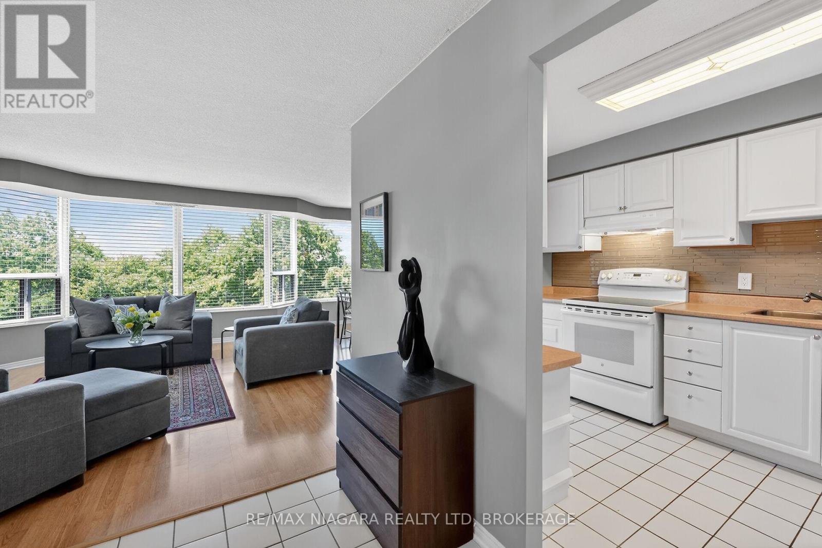 607 - 81 Scott Street, St. Catharines, Ontario  L2N 7L5 - Photo 4 - X13420432