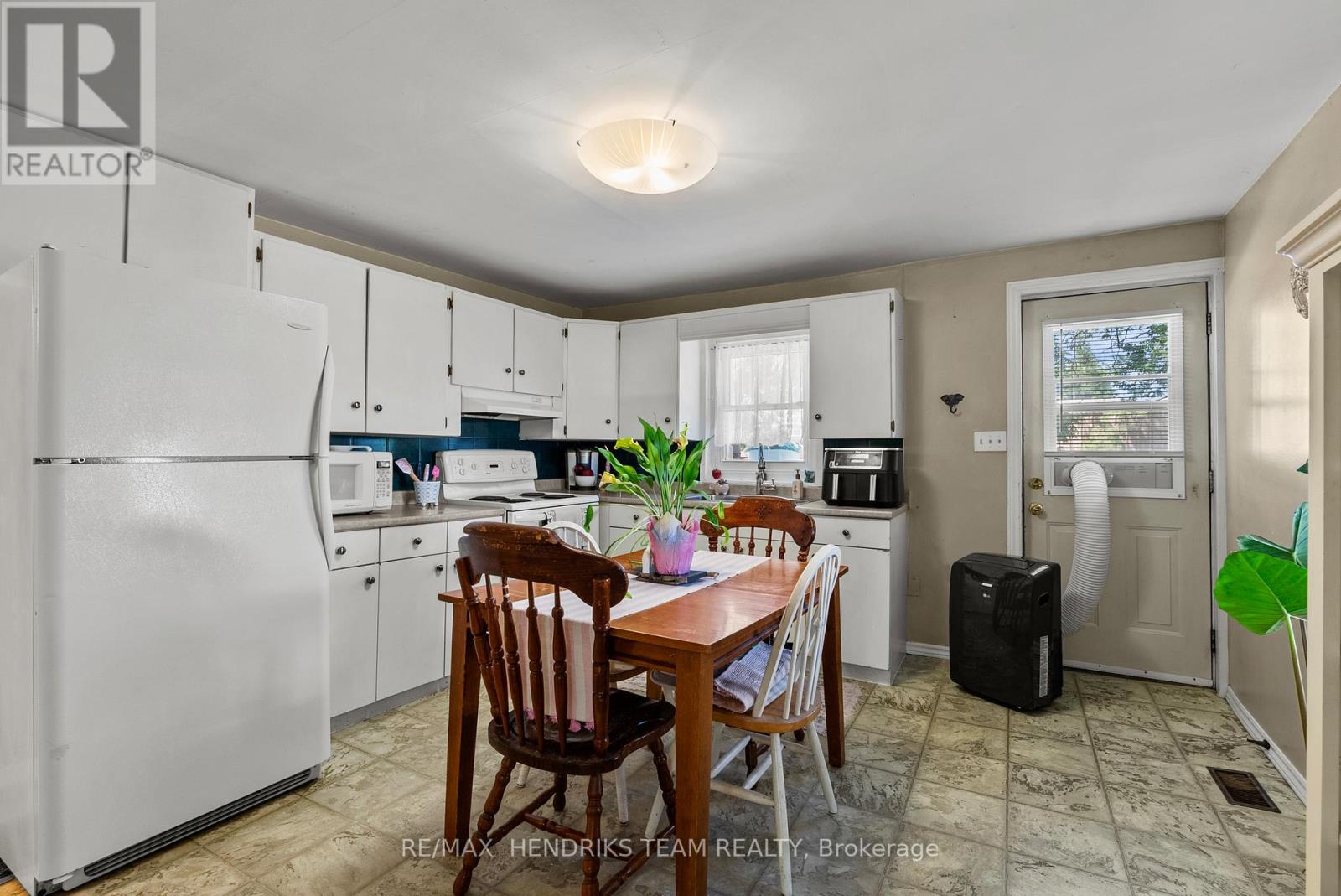 25 Bessey Street, St. Catharines, Ontario  L2T 1L9 - Photo 14 - X13420694