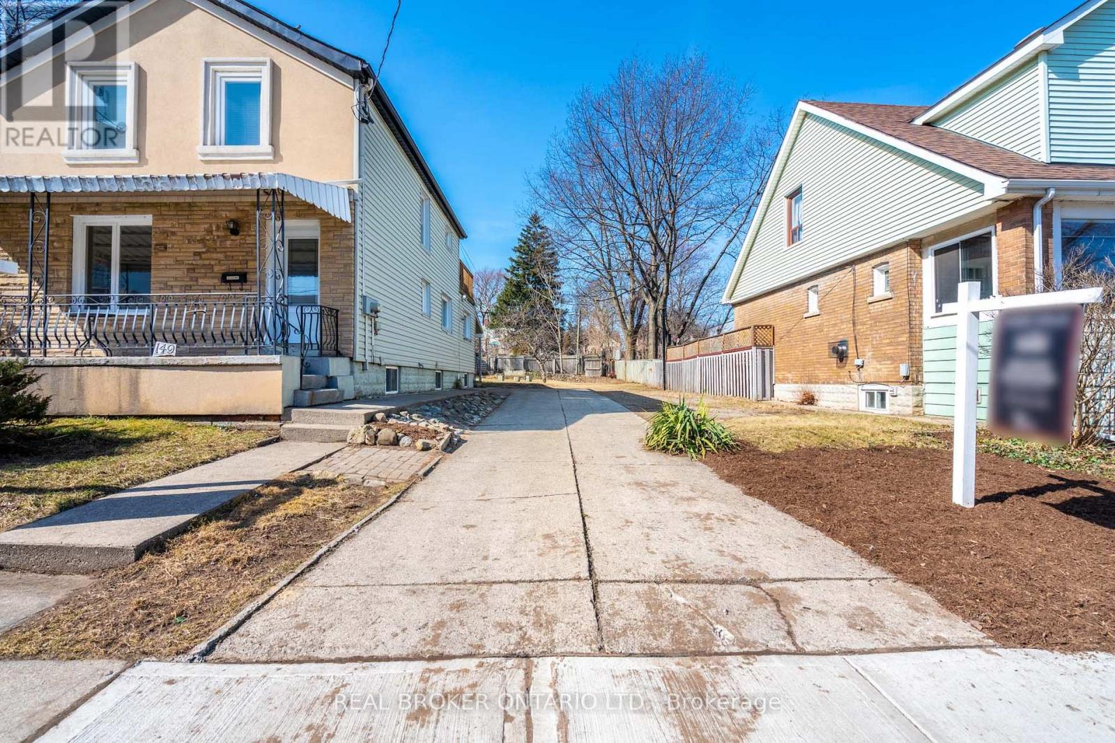 153 Strathcona Avenue N, Hamilton, Ontario  L8R 3C4 - Photo 2 - X13421252