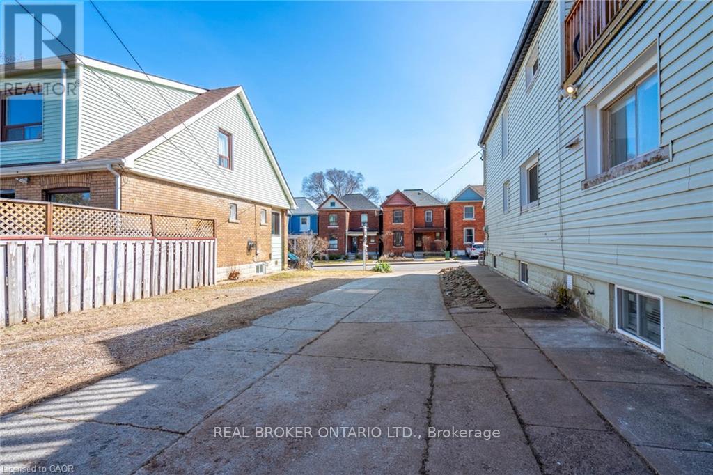 153 Strathcona Avenue N, Hamilton, Ontario  L8R 3C4 - Photo 4 - X13421252