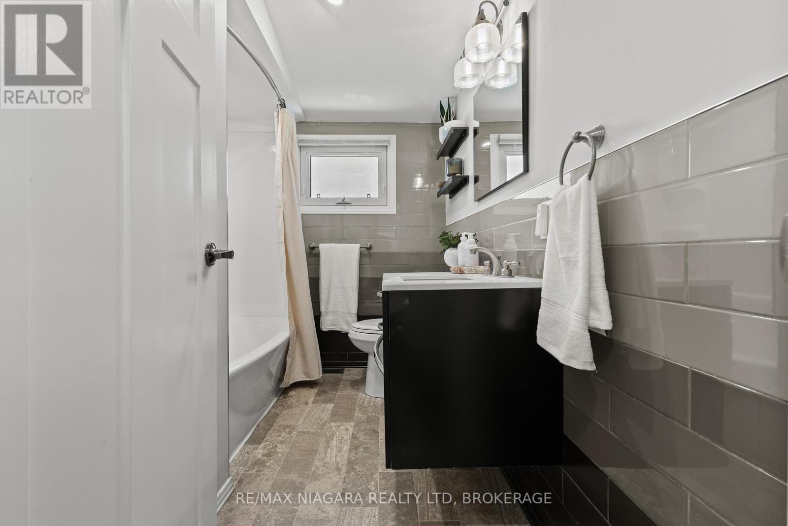 17 Humboldt Parkway, Port Colborne, Ontario  L3K 2H1 - Photo 18 - X13422882