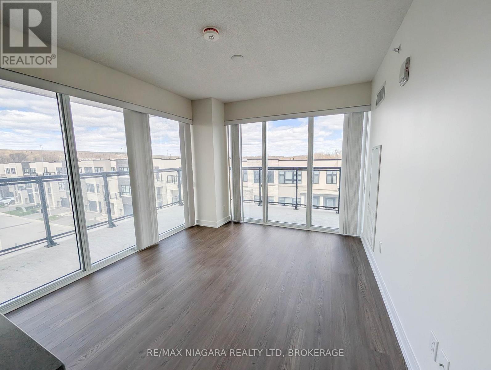 B430 - 1119 Cooke Boulevard, Burlington, Ontario  L7T 0C7 - Photo 2 - W13422964