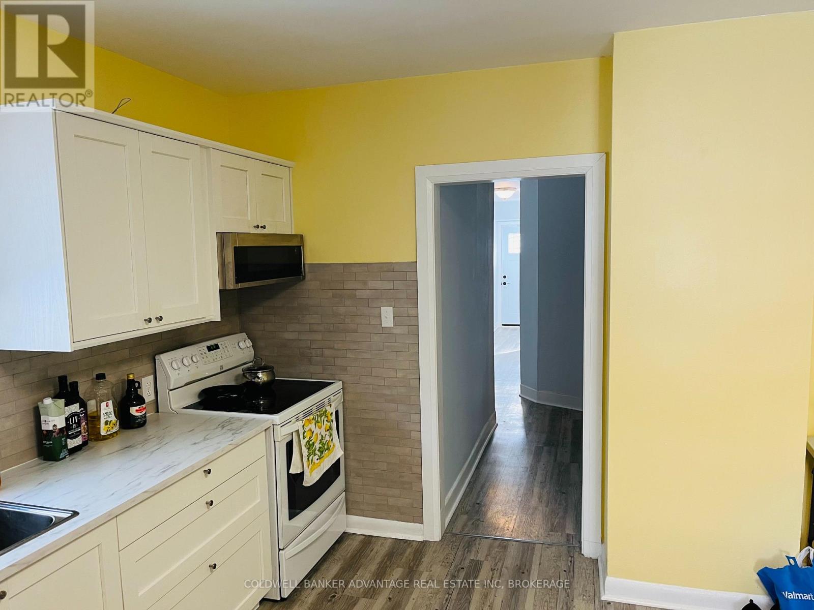 Main Floor Unit (Lower) - 14 Albert Street, Welland, Ontario  L3B 4L2 - Photo 2 - X13424738