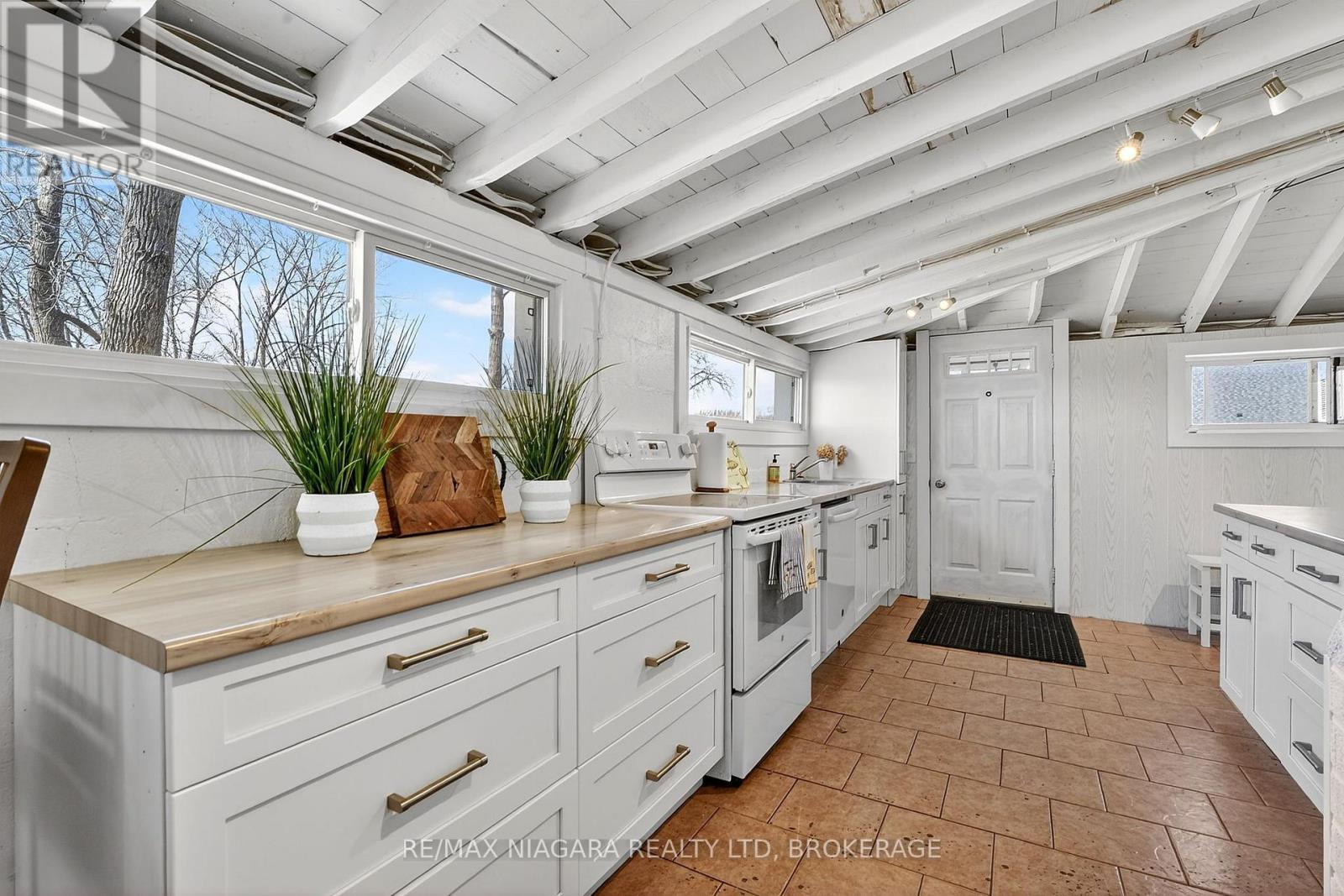 239 Pleasant Beach Road, Port Colborne, Ontario  L0S 1R0 - Photo 10 - X13425226