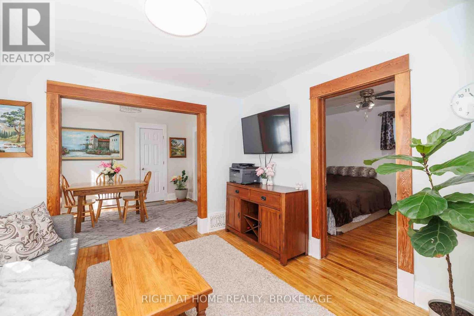 4367 Homewood Avenue, Niagara Falls, Ontario  L2E 4X3 - Photo 7 - X13425568