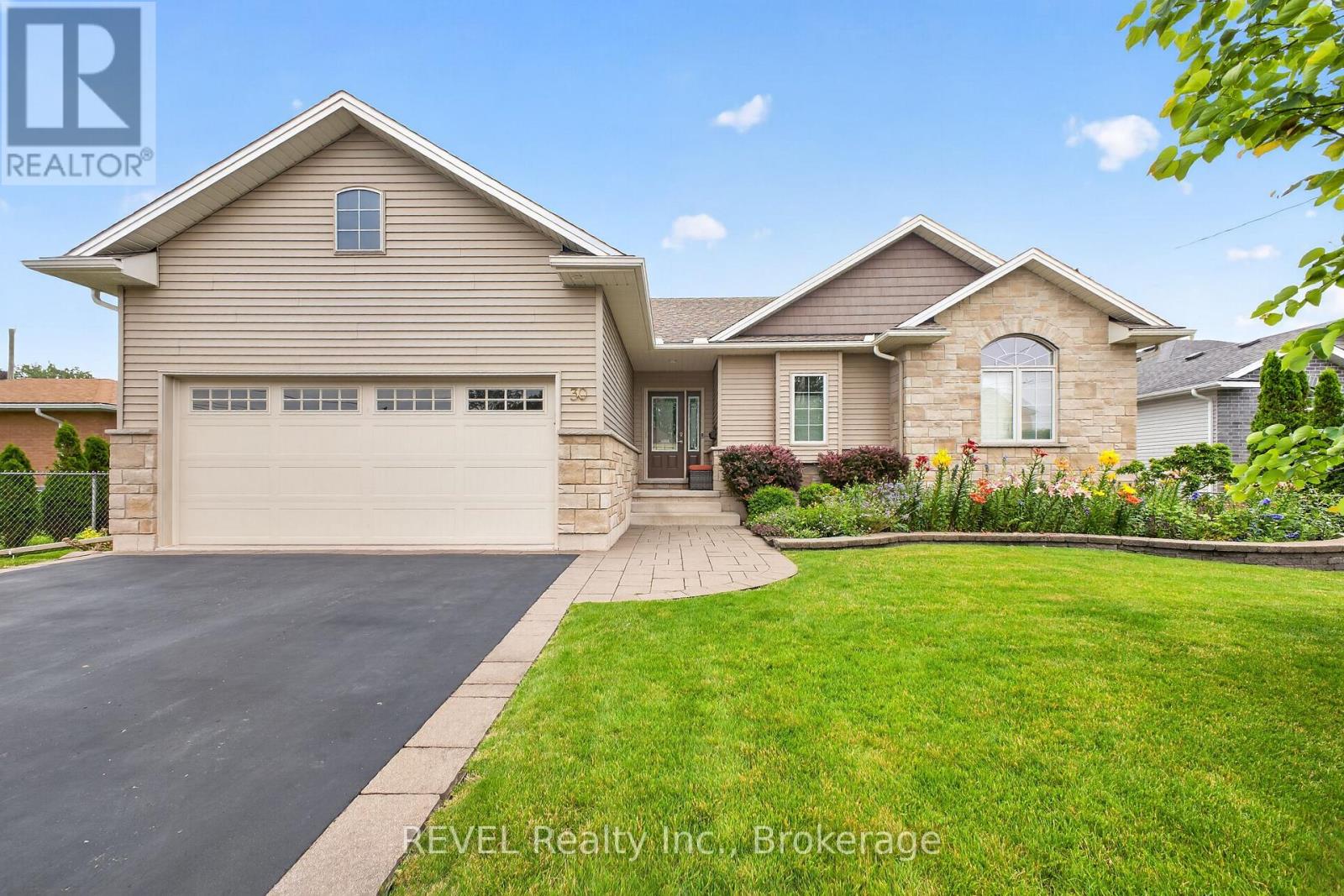 30 DRUMMOND CRESCENT, Fort Erie, Ontario