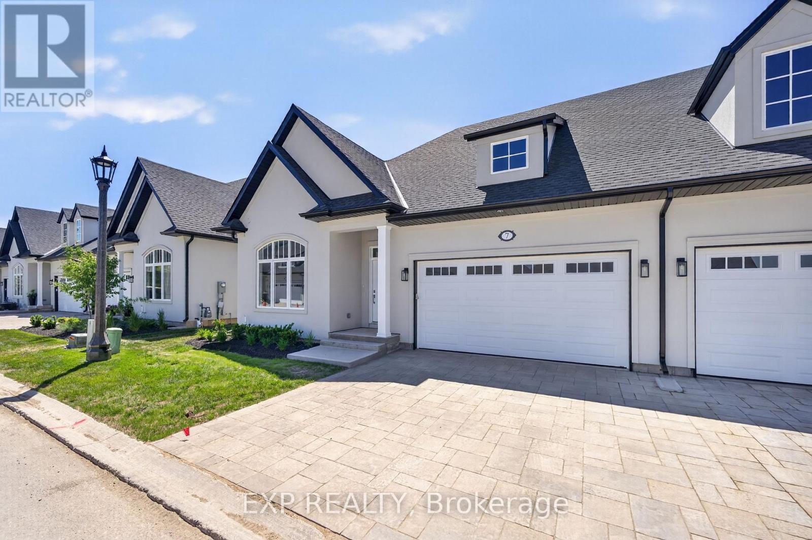 7 Butternut Crescent, Fort Erie, Ontario  L0S 1N0 - Photo 2 - X13427400