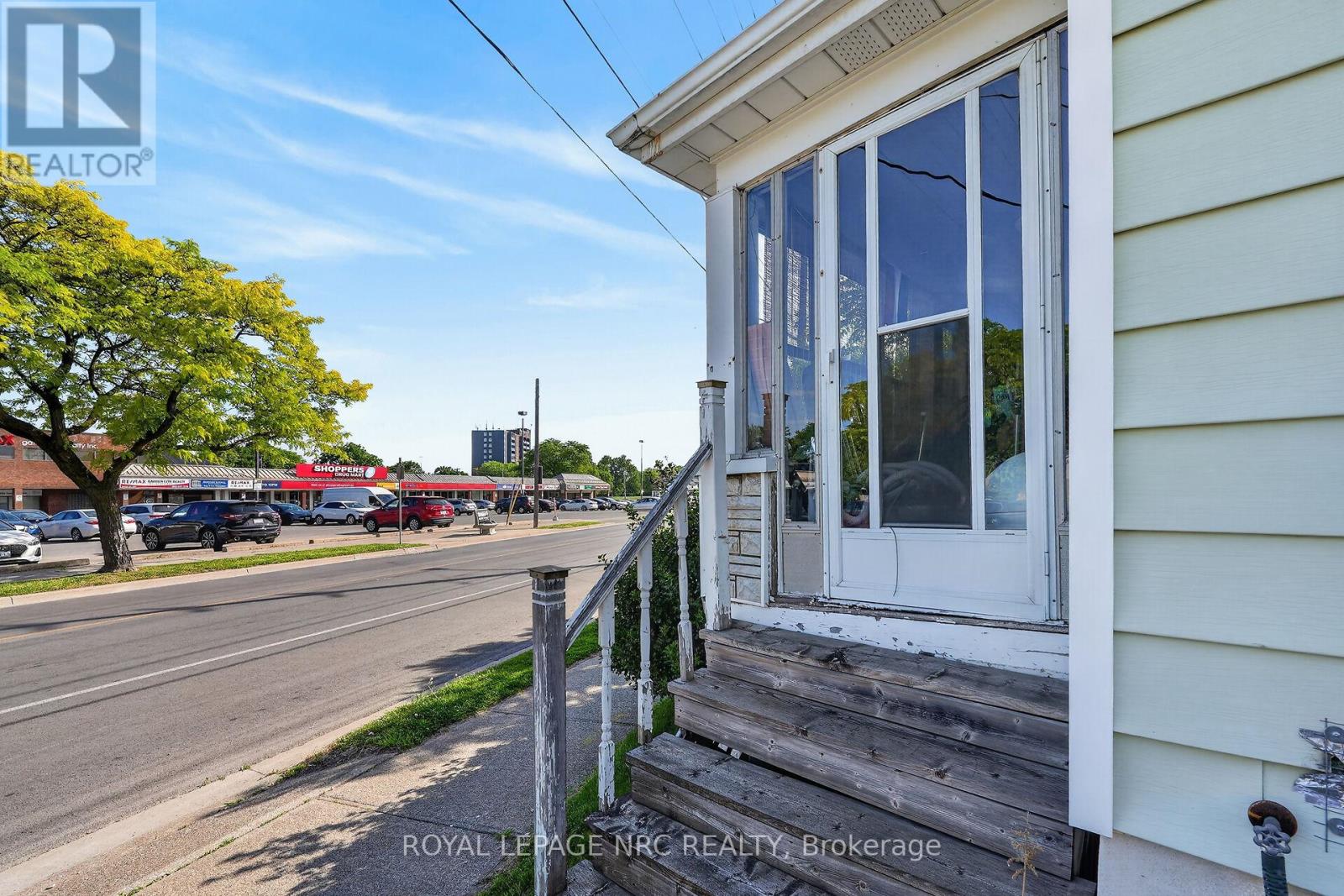 146 Carlton Street, St. Catharines, Ontario  L2R 1R7 - Photo 2 - X13428104