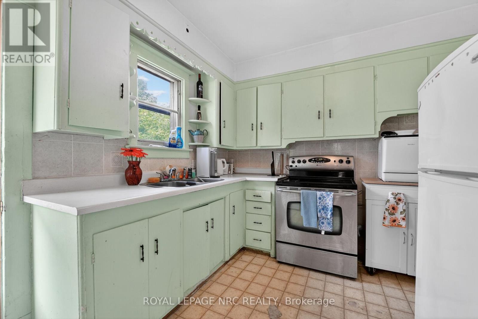 146 Carlton Street, St. Catharines, Ontario  L2R 1R7 - Photo 8 - X13428104