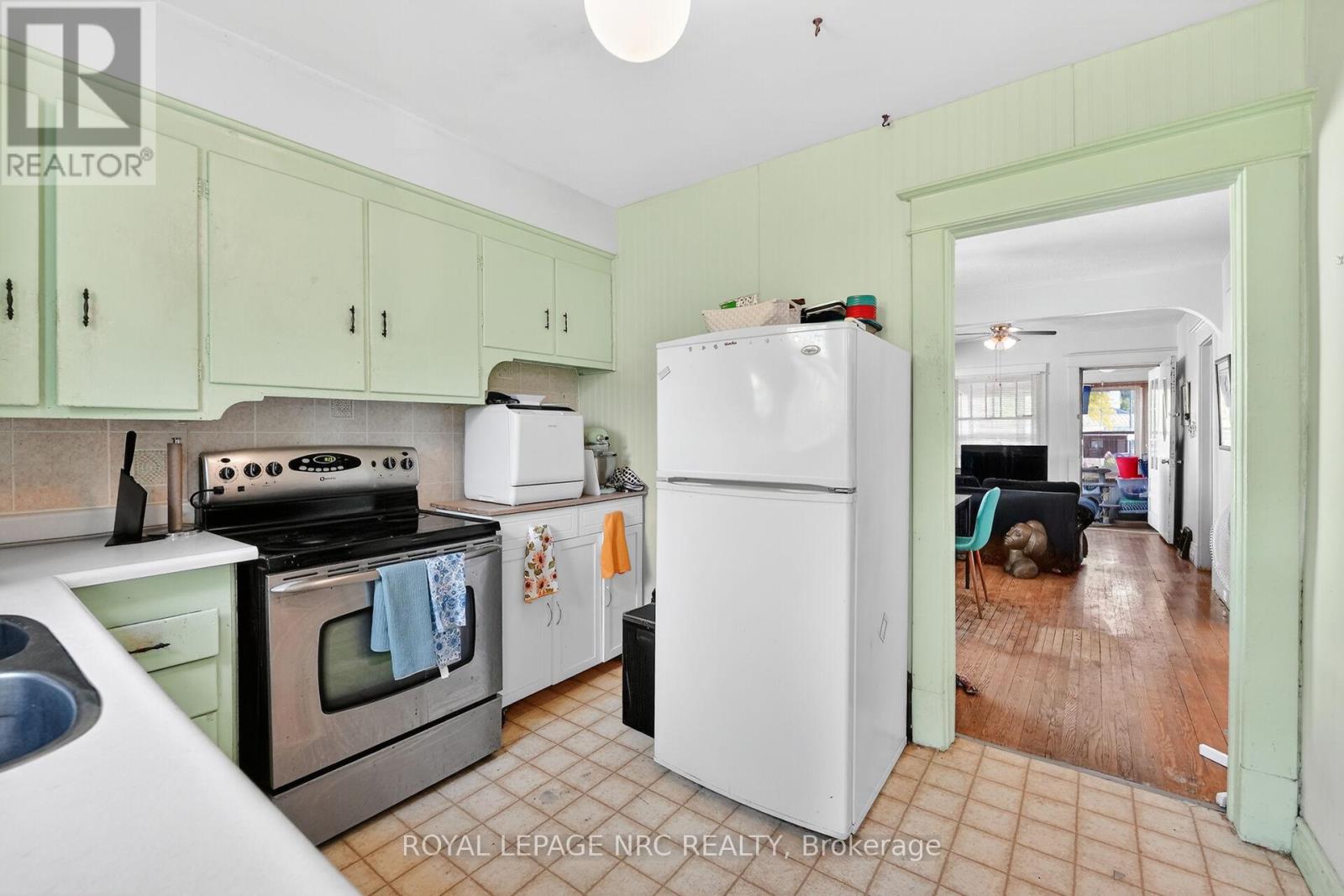 146 Carlton Street, St. Catharines, Ontario  L2R 1R7 - Photo 9 - X13428104