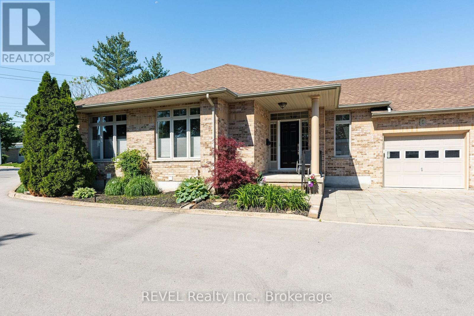 1 - 139 Glendale Avenue, St. Catharines, Ontario  L2T 2K2 - Photo 2 - X13429782