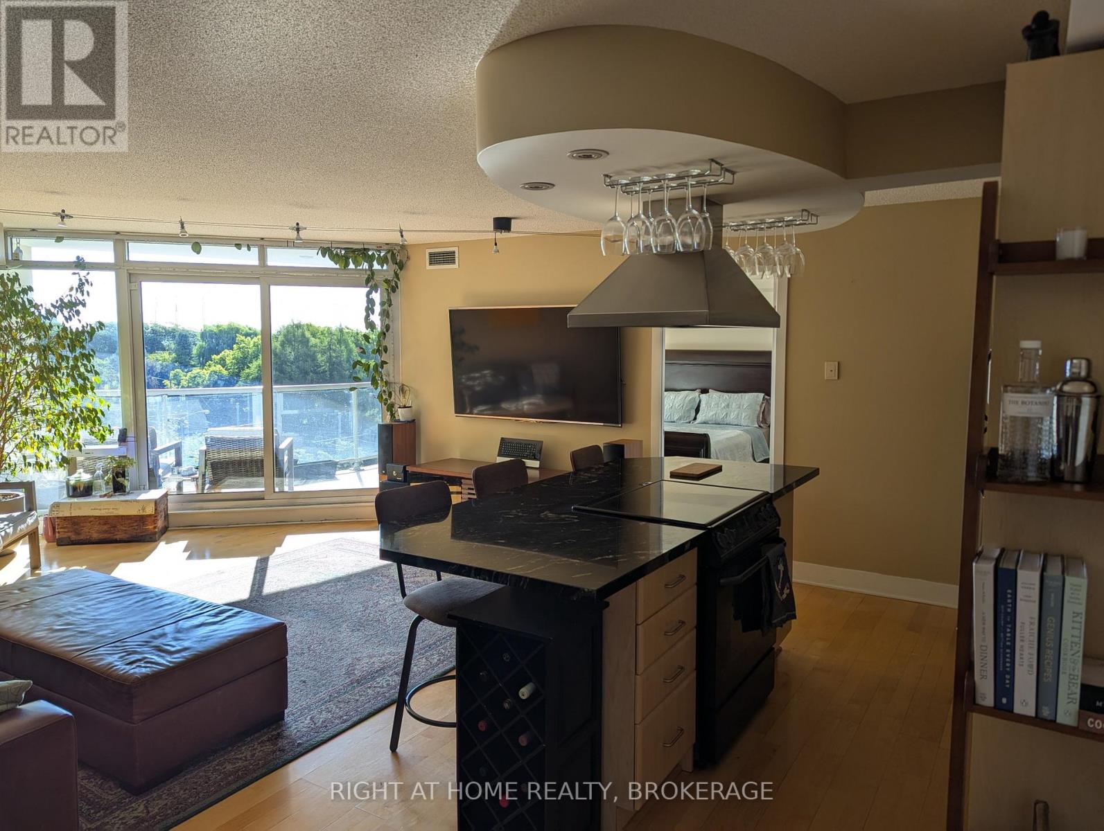 608 - 550 Queens Quay W, Toronto, Ontario  M5V 3M8 - Photo 3 - C13431122