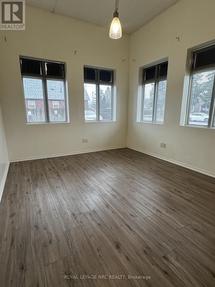 1 - 2722 Saint Paul Avenue, Niagara Falls, Ontario  L2J 2L4 - Photo 4 - X13431006