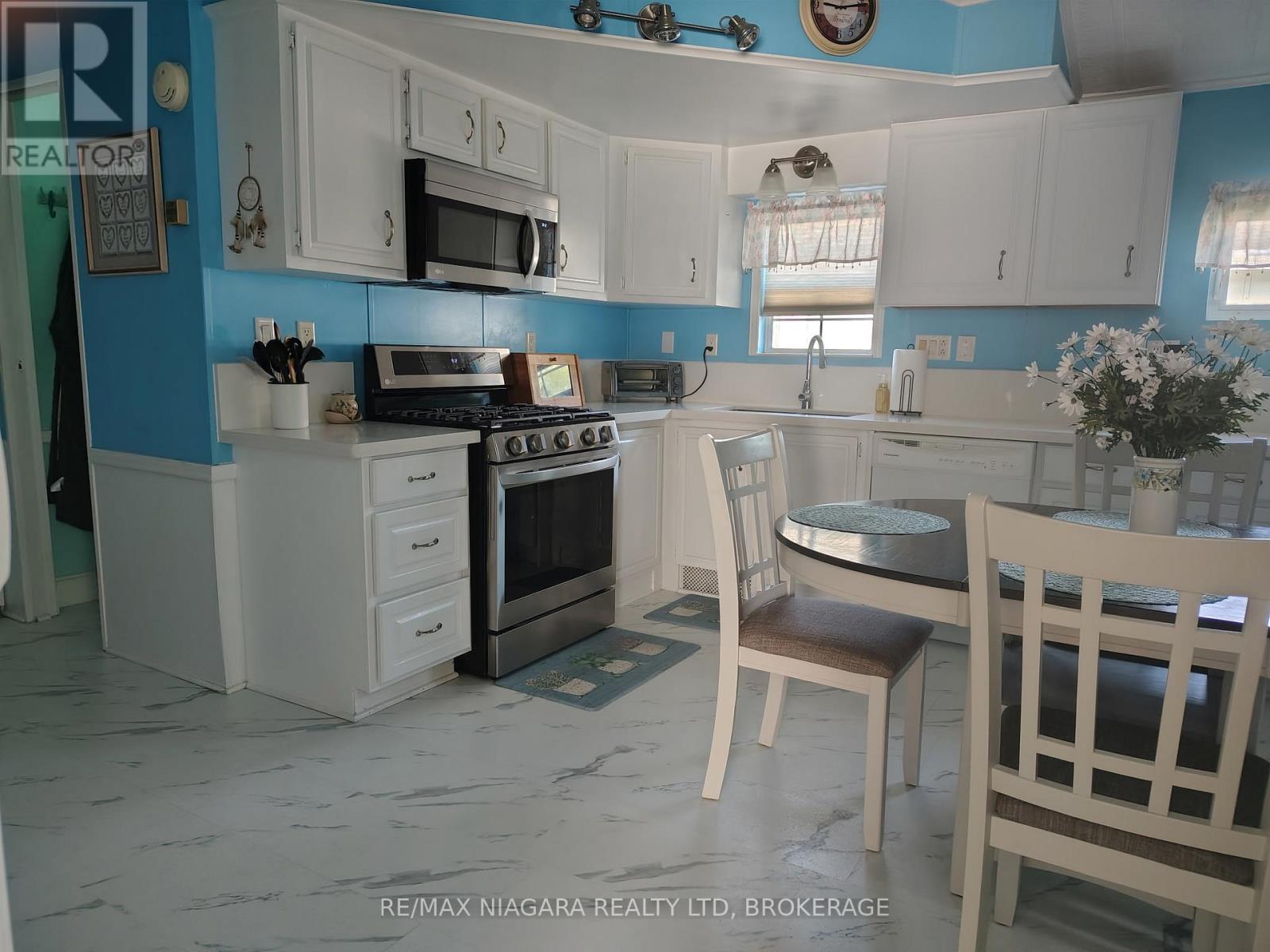 54 Quarry View Village, Port Colborne, Ontario  L0S 1R0 - Photo 2 - X13432764