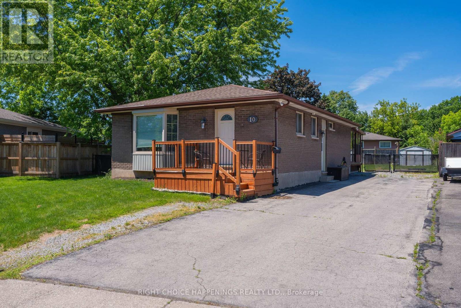 10 NEWLEAF CRESCENT, Welland, Ontario