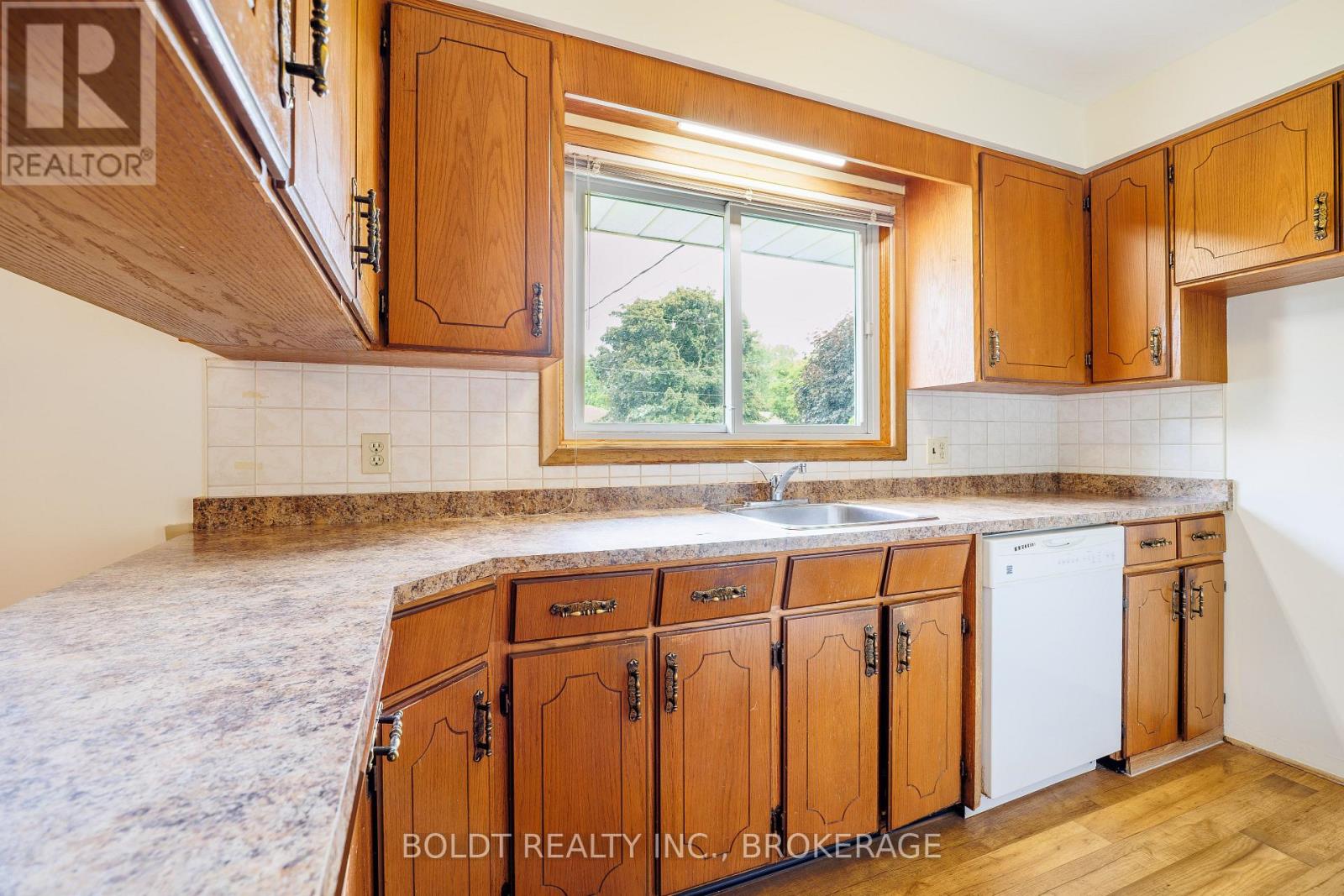 4114 Barry Drive, Lincoln, Ontario  L3J 0L3 - Photo 11 - X13436678