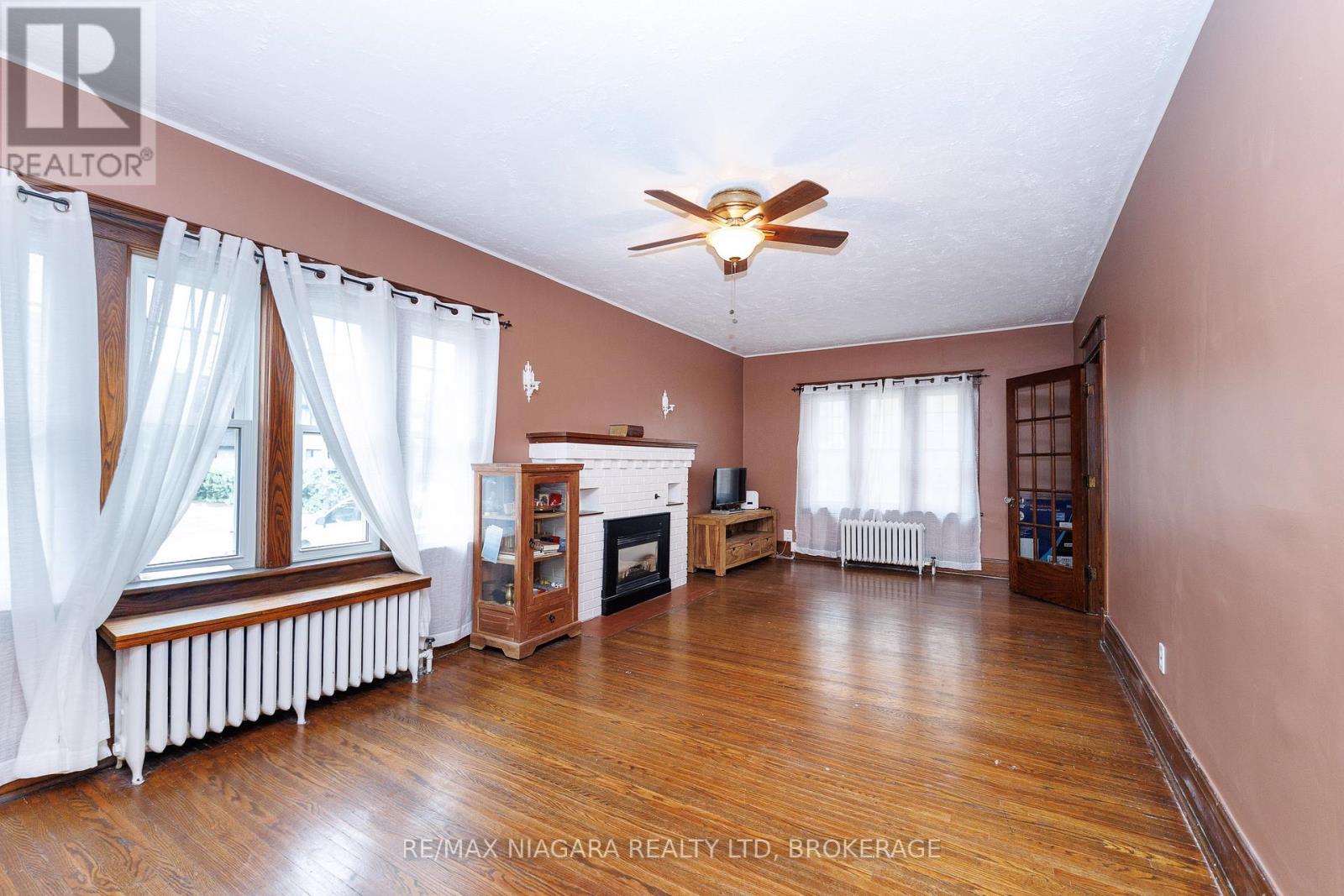 4864 Simcoe Street, Niagara Falls, Ontario  L2E 1V9 - Photo 2 - X13437832