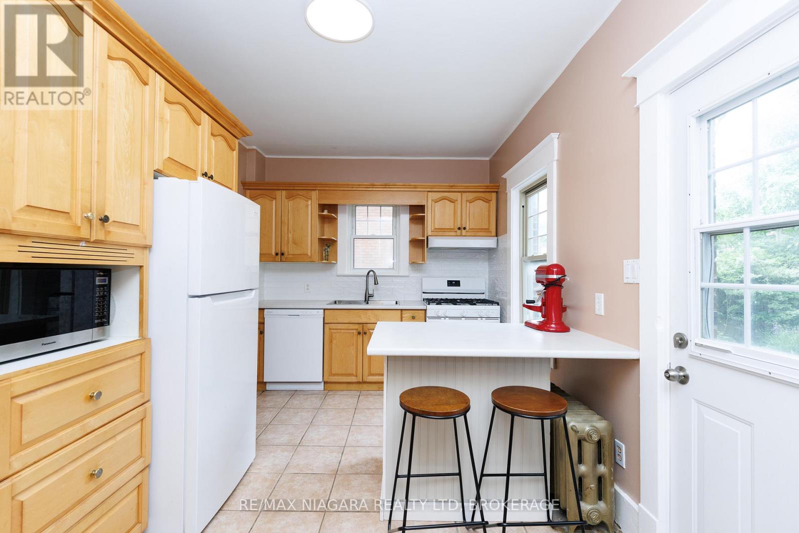 4864 Simcoe Street, Niagara Falls, Ontario  L2E 1V9 - Photo 4 - X13437832