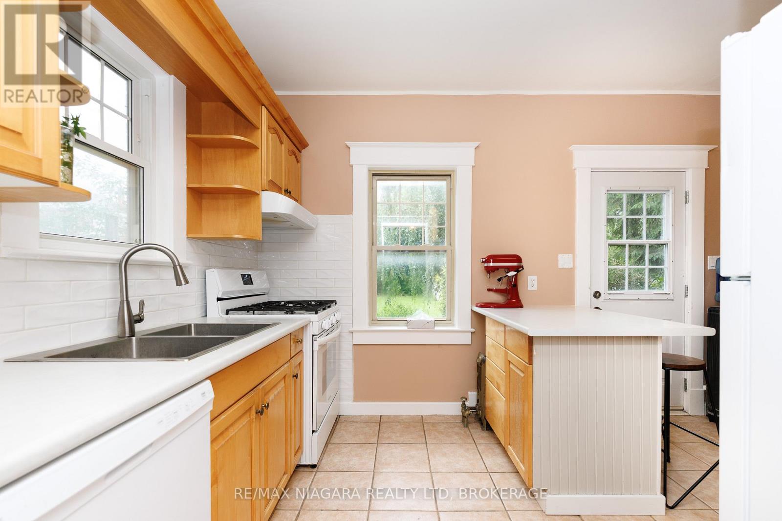 4864 Simcoe Street, Niagara Falls, Ontario  L2E 1V9 - Photo 5 - X13437832