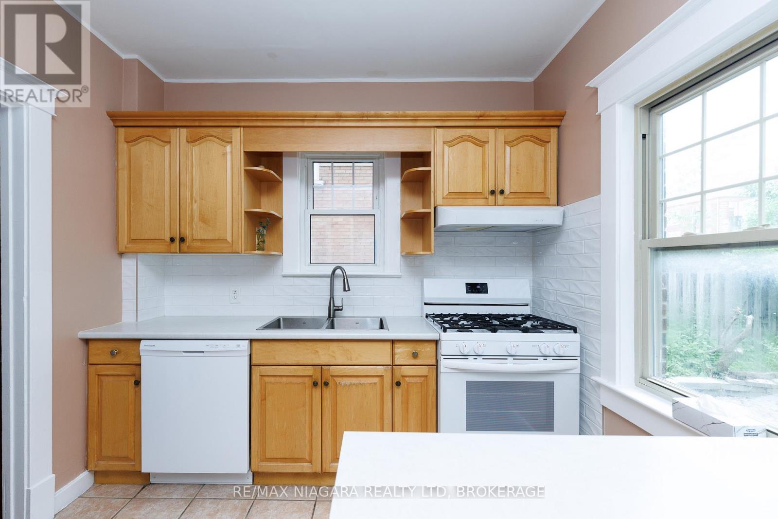 4864 Simcoe Street, Niagara Falls, Ontario  L2E 1V9 - Photo 6 - X13437832