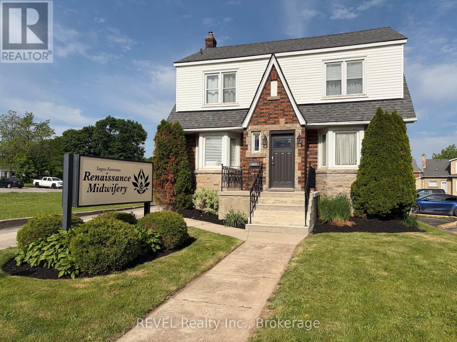 5637 Main Street, Niagara Falls, Ontario  L2G 5Z3 - Photo 2 - X13441356