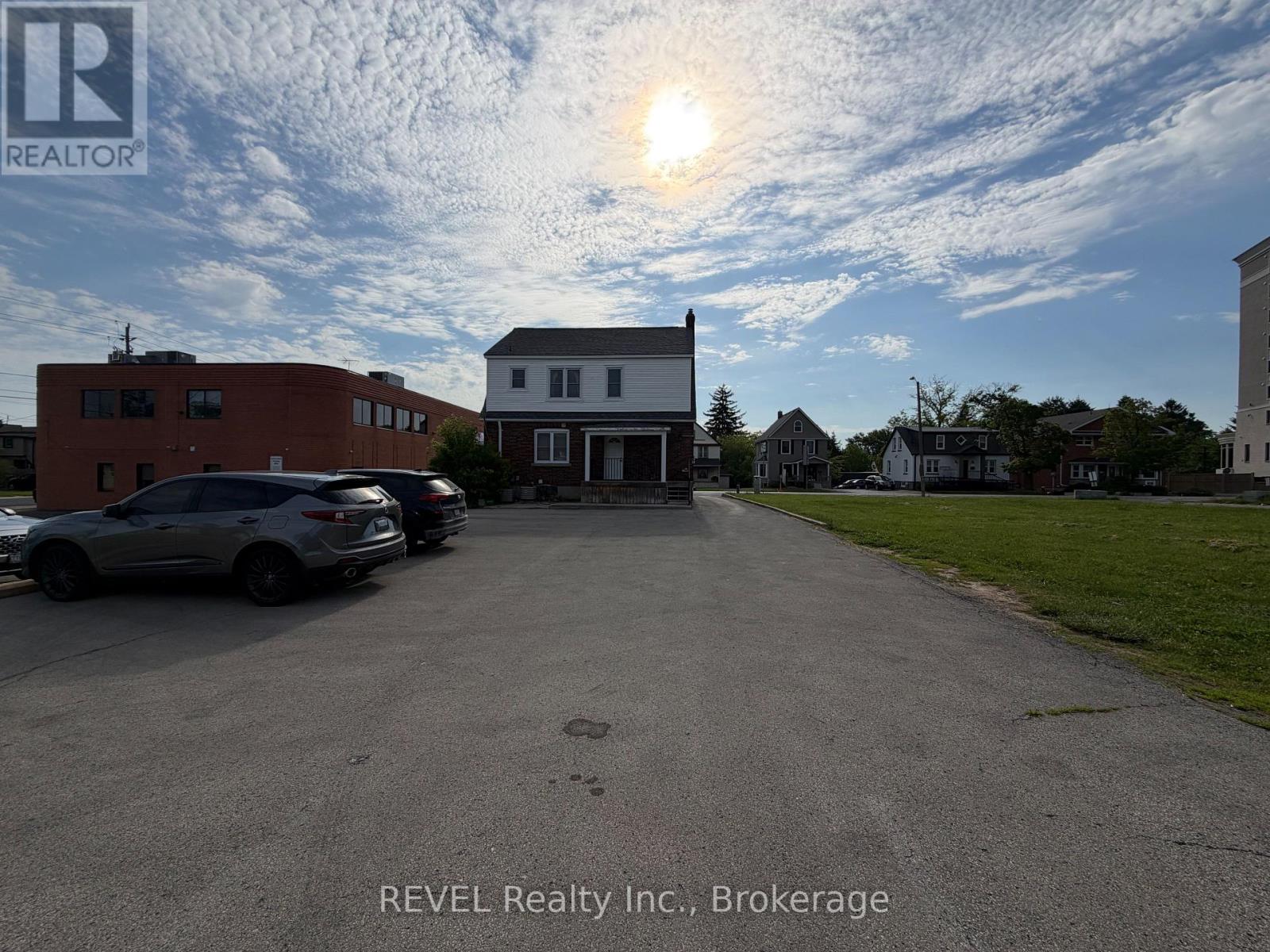 5637 Main Street, Niagara Falls, Ontario  L2G 5Z3 - Photo 5 - X13441356