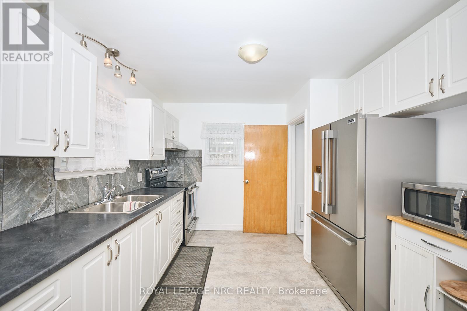 1 Thorndale Avenue, St. Catharines, Ontario  L2R 6A2 - Photo 11 - X13442250