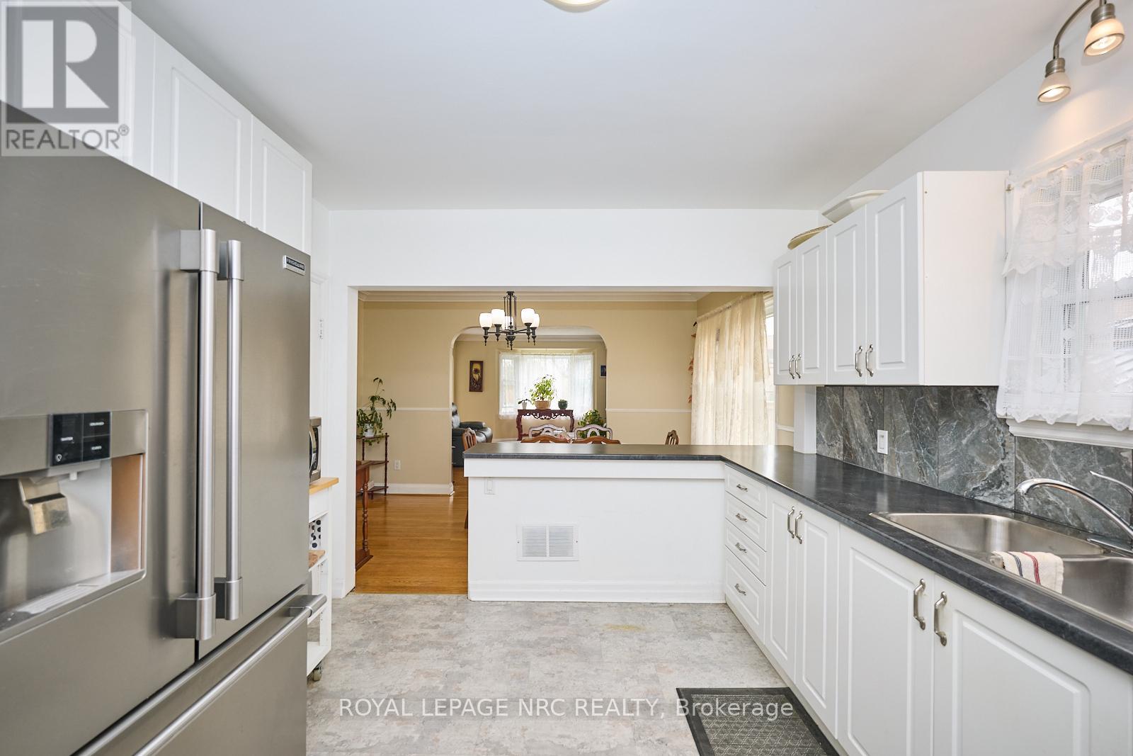 1 Thorndale Avenue, St. Catharines, Ontario  L2R 6A2 - Photo 13 - X13442250