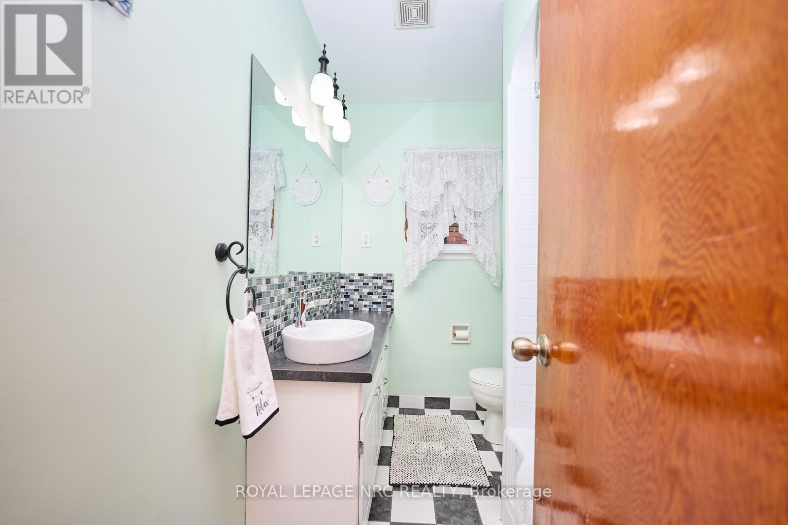1 Thorndale Avenue, St. Catharines, Ontario  L2R 6A2 - Photo 16 - X13442250