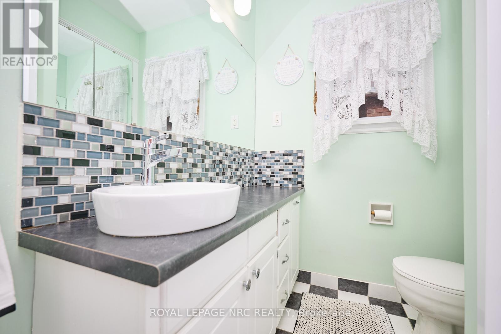 1 Thorndale Avenue, St. Catharines, Ontario  L2R 6A2 - Photo 17 - X13442250