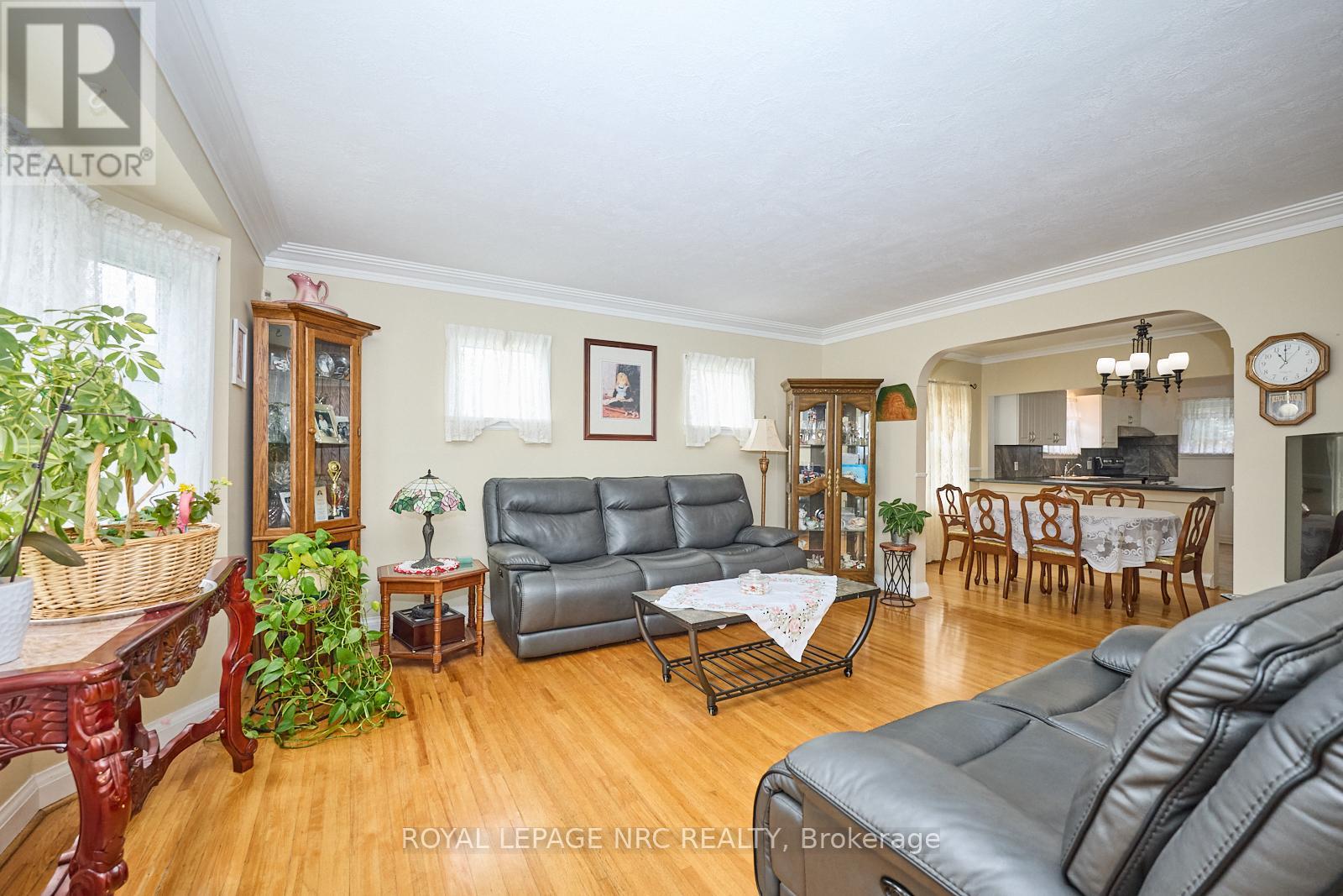 1 Thorndale Avenue, St. Catharines, Ontario  L2R 6A2 - Photo 3 - X13442250