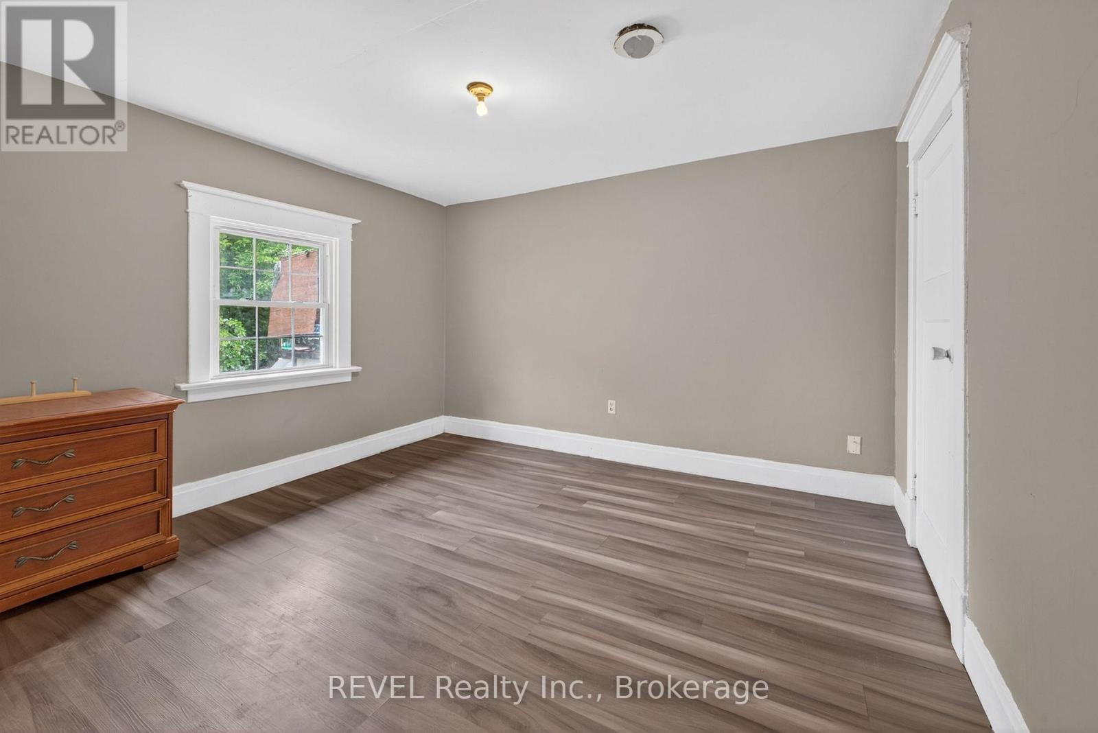 64 Division Street, St. Catharines, Ontario  L2R 3G6 - Photo 11 - X13443346