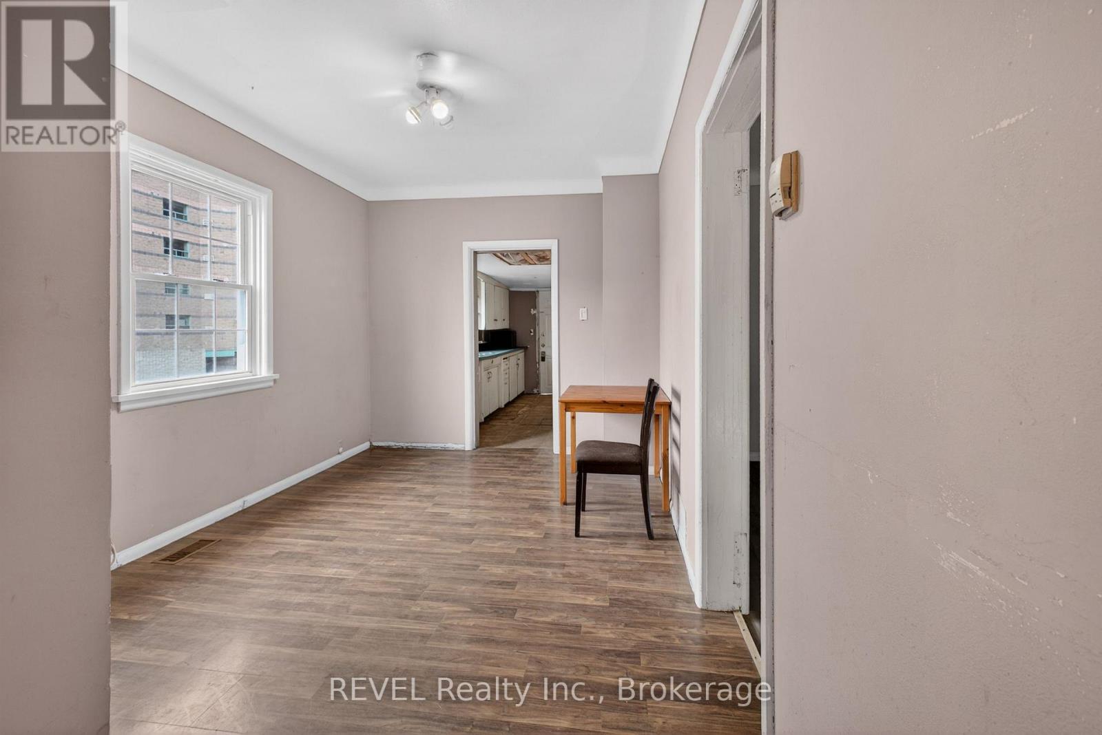 64 Division Street, St. Catharines, Ontario  L2R 3G6 - Photo 5 - X13443346