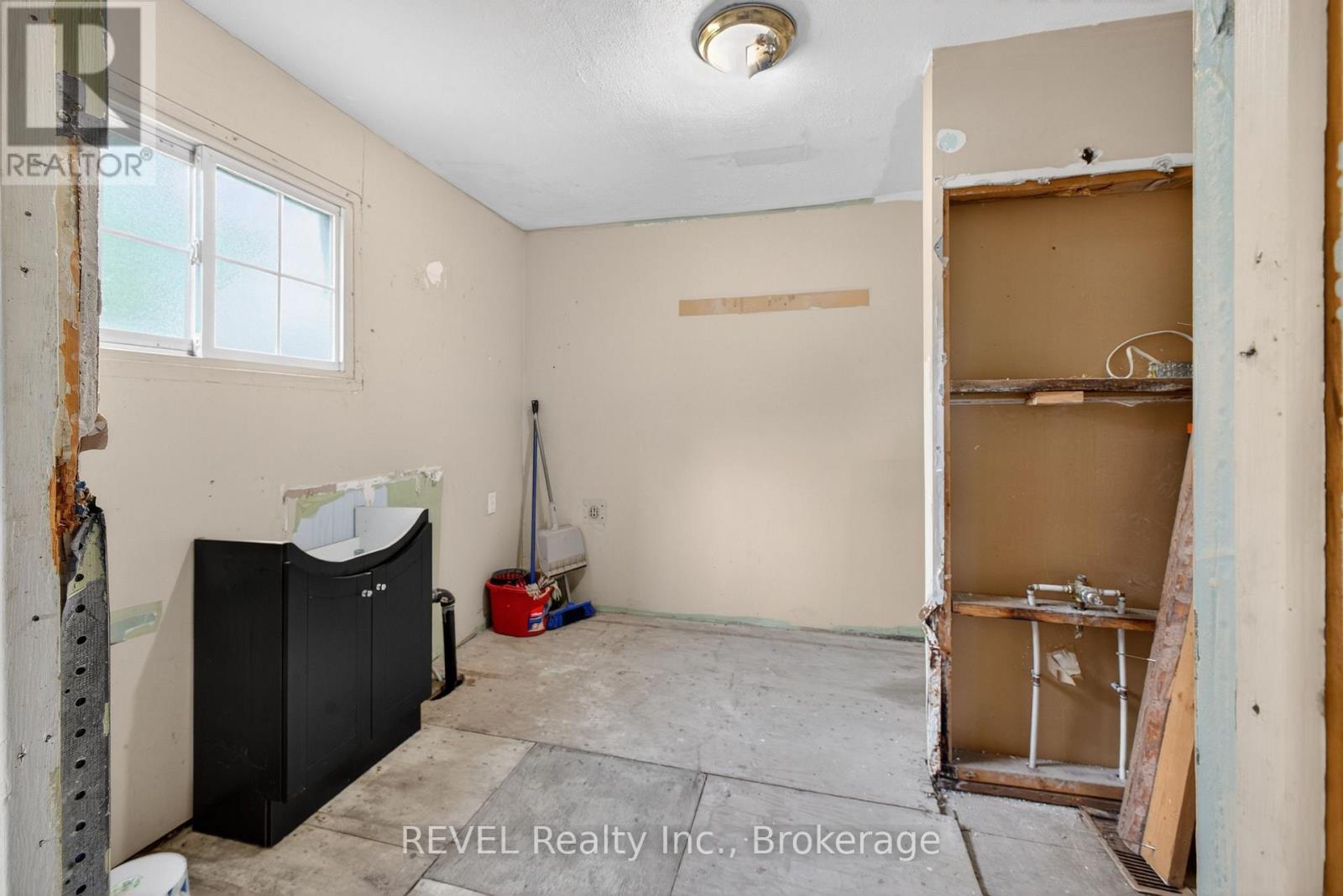 64 Division Street, St. Catharines, Ontario  L2R 3G6 - Photo 9 - X13443346