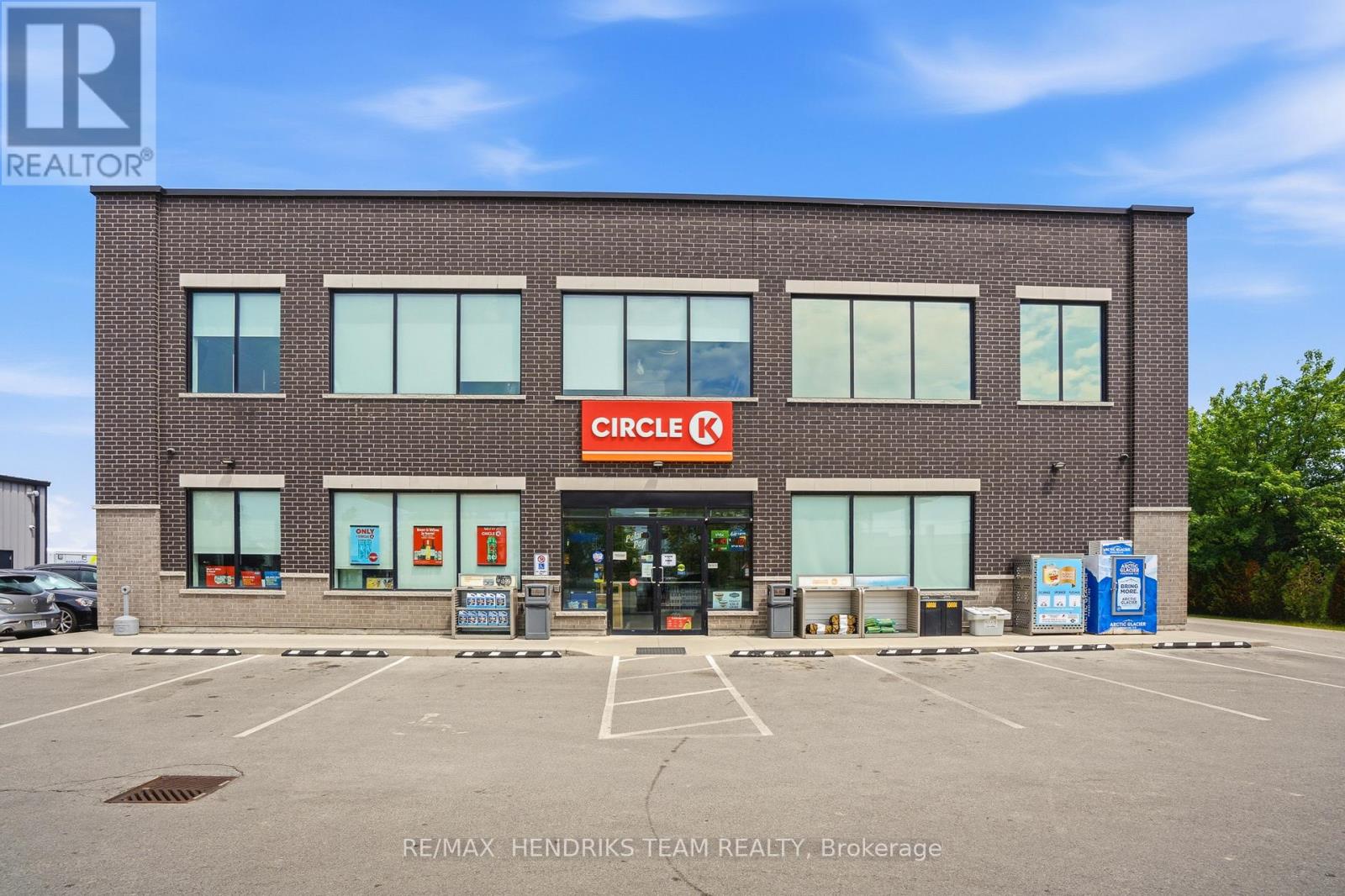 1387 Fourth Avenue, St. Catharines, Ontario  L2R 6P9 - Photo 2 - X13447082